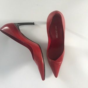 Pointy Leather & gunmetal heels